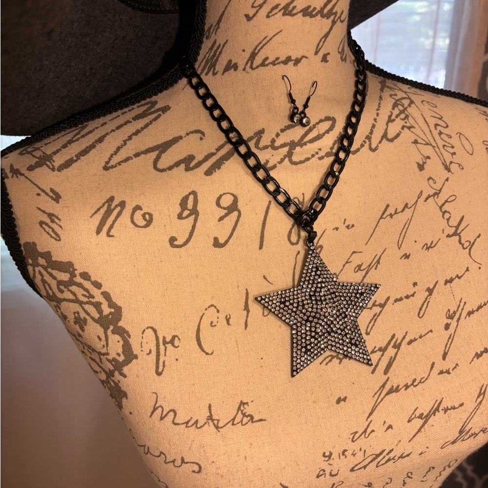 Black Star Pendant Necklace and earrings
